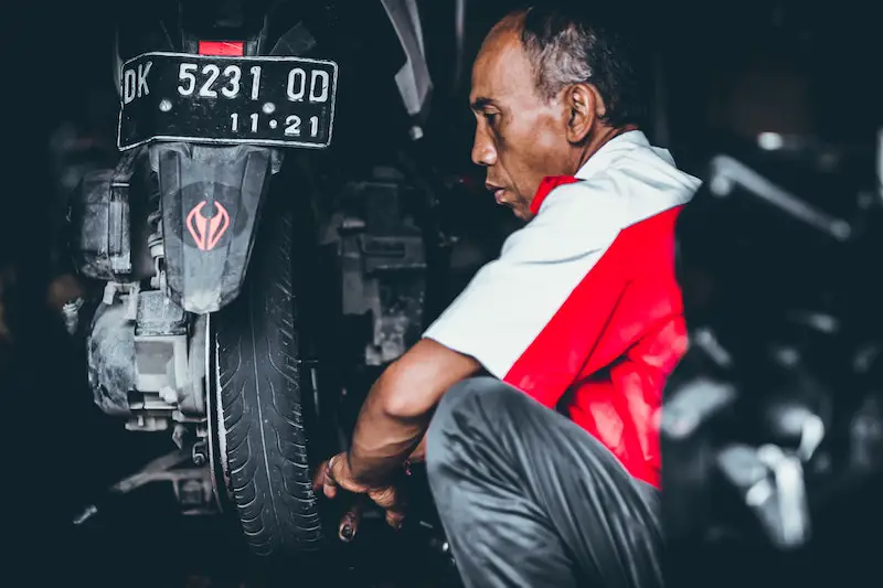 changing motorcycle oil