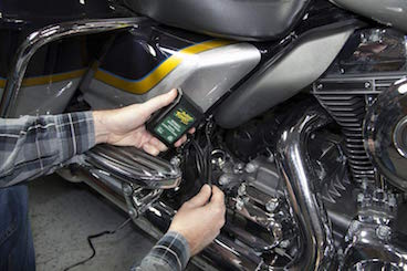 charging motorcycle battery with a tender